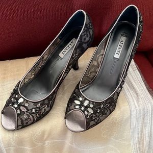 EUC Alfani Spensersil rhinestone heels
